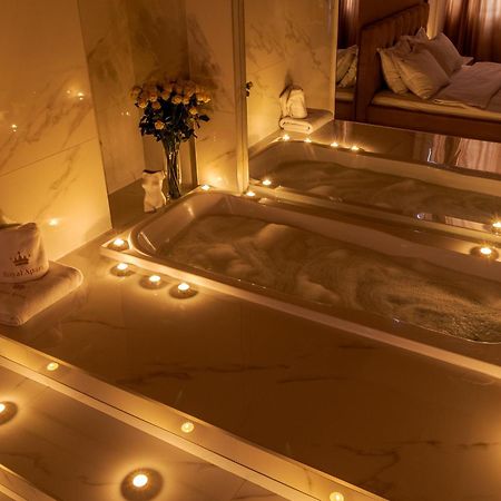 Royal Stylish Apartment In The Old City Lviv Ngoại thất bức ảnh