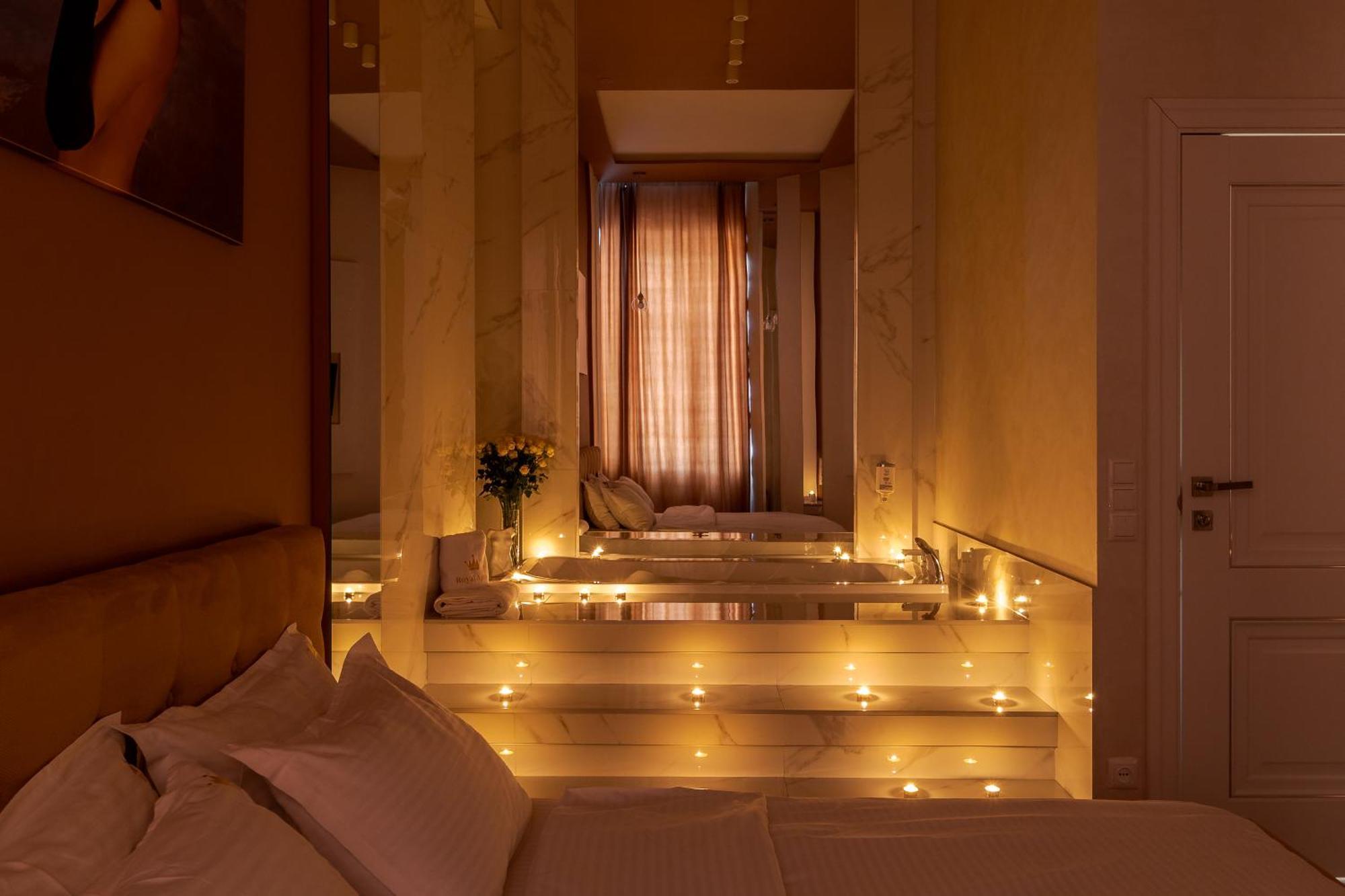 Royal Stylish Apartment In The Old City Lviv Ngoại thất bức ảnh