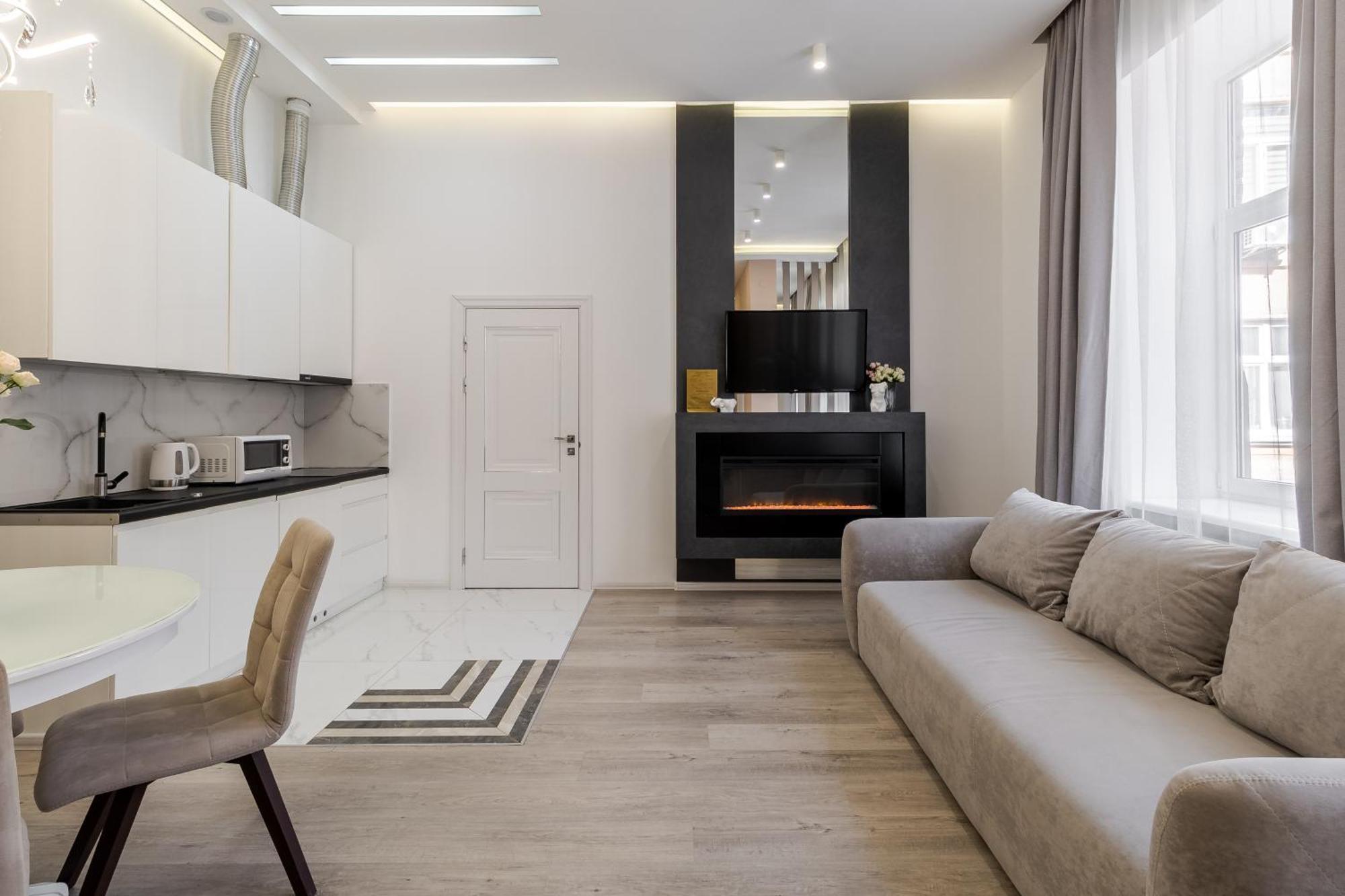 Royal Stylish Apartment In The Old City Lviv Ngoại thất bức ảnh