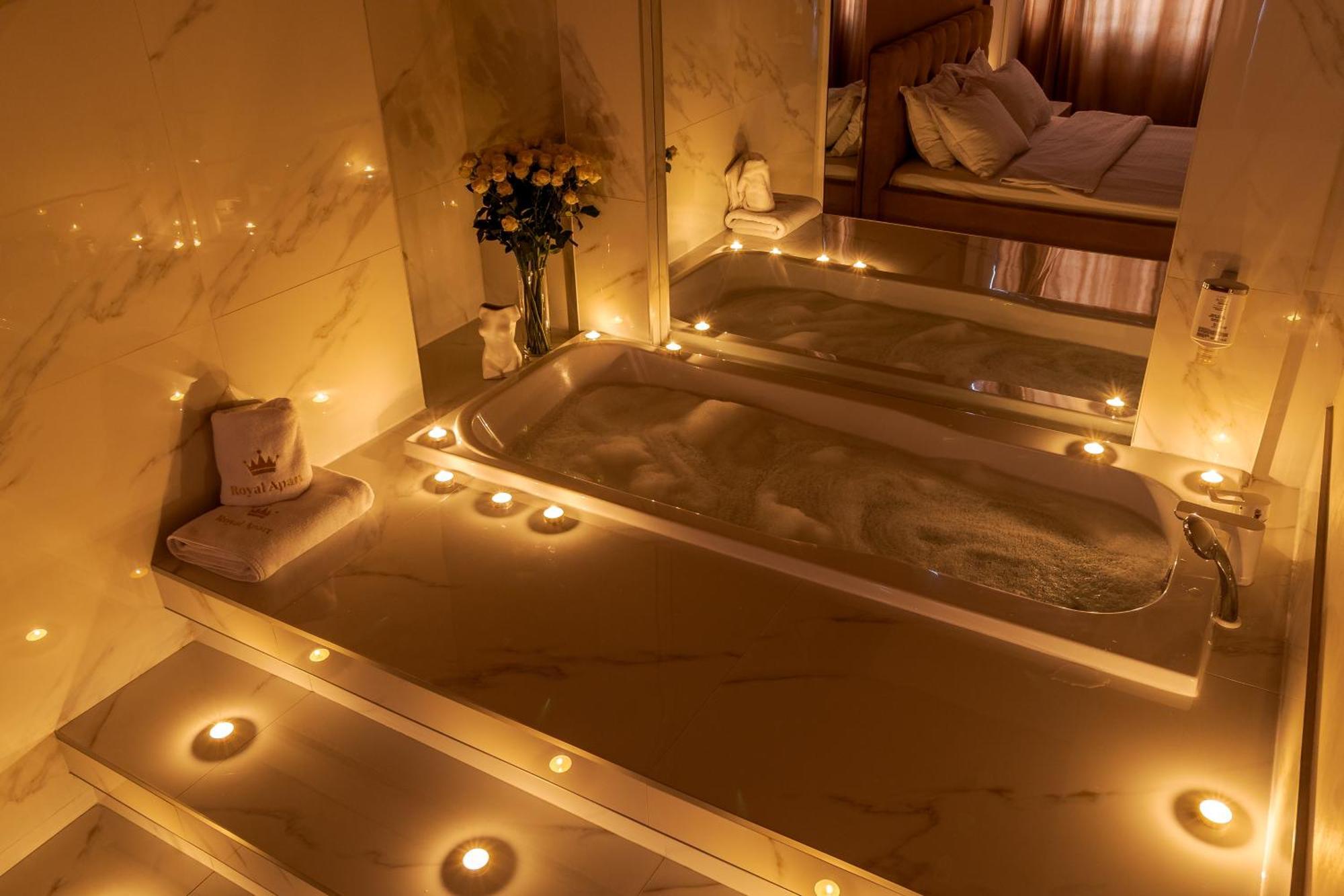 Royal Stylish Apartment In The Old City Lviv Ngoại thất bức ảnh