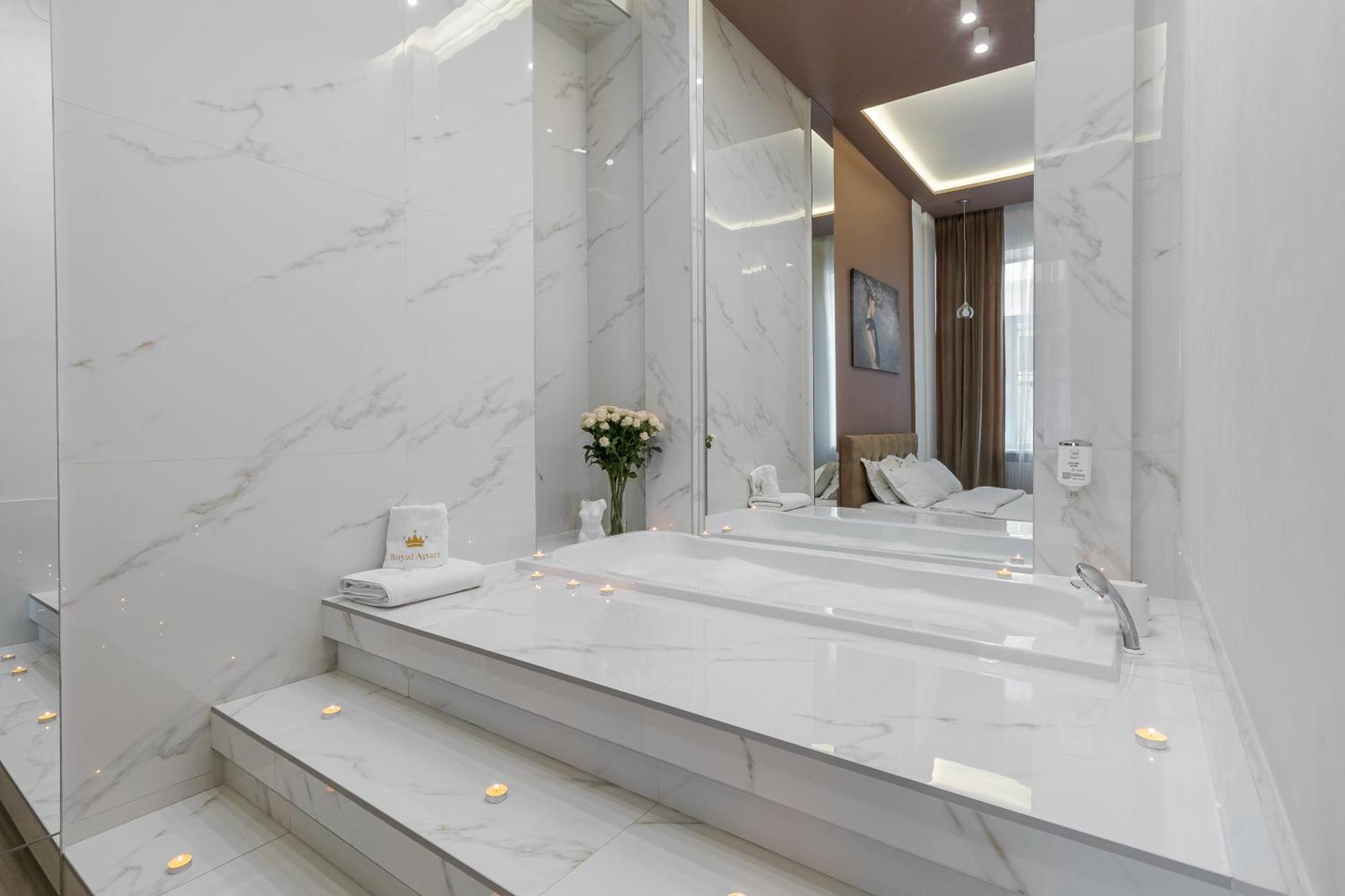 Royal Stylish Apartment In The Old City Lviv Ngoại thất bức ảnh