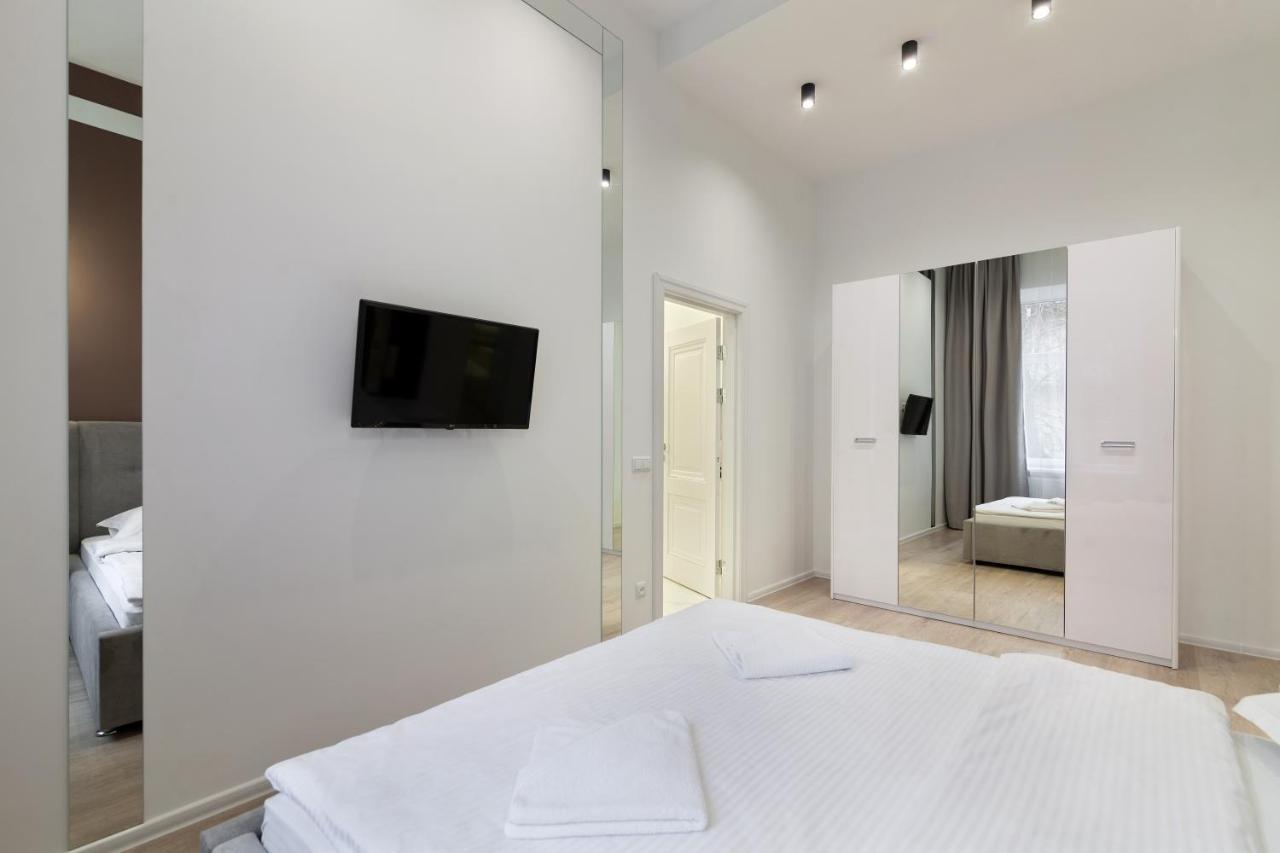 Royal Stylish Apartment In The Old City Lviv Ngoại thất bức ảnh