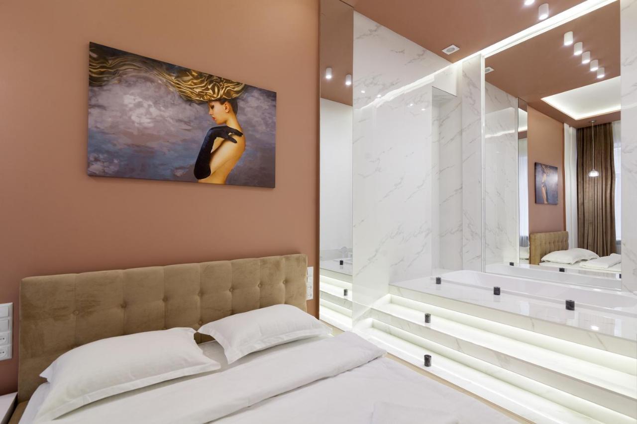 Royal Stylish Apartment In The Old City Lviv Ngoại thất bức ảnh