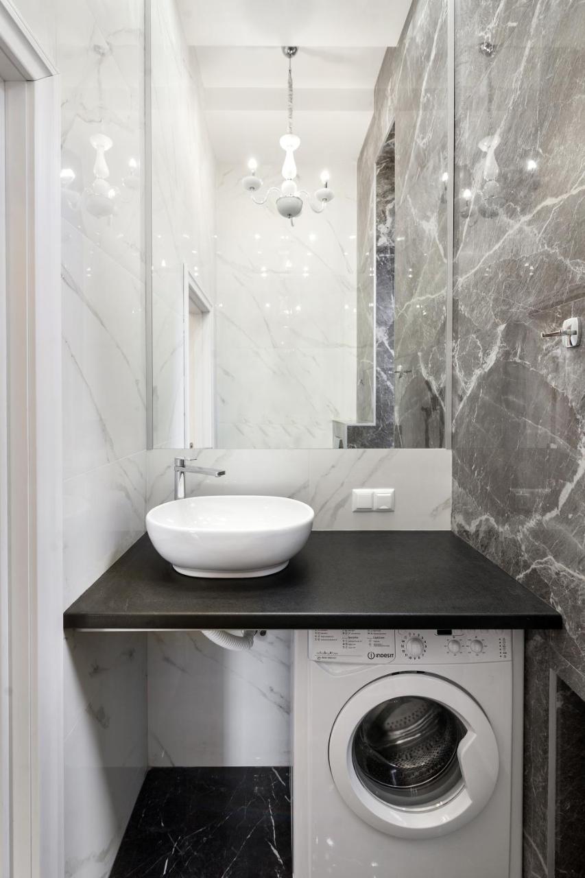 Royal Stylish Apartment In The Old City Lviv Ngoại thất bức ảnh