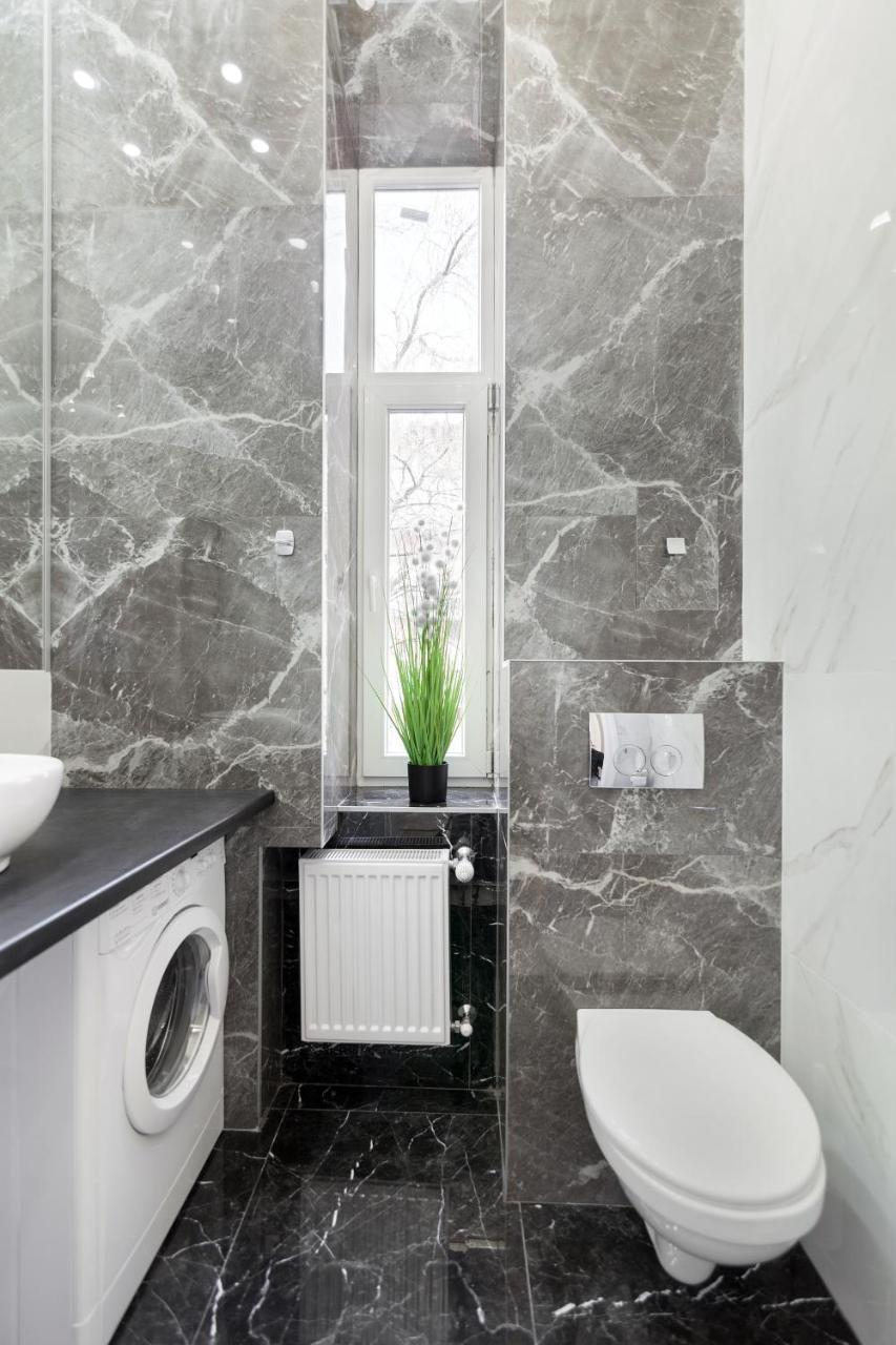 Royal Stylish Apartment In The Old City Lviv Ngoại thất bức ảnh
