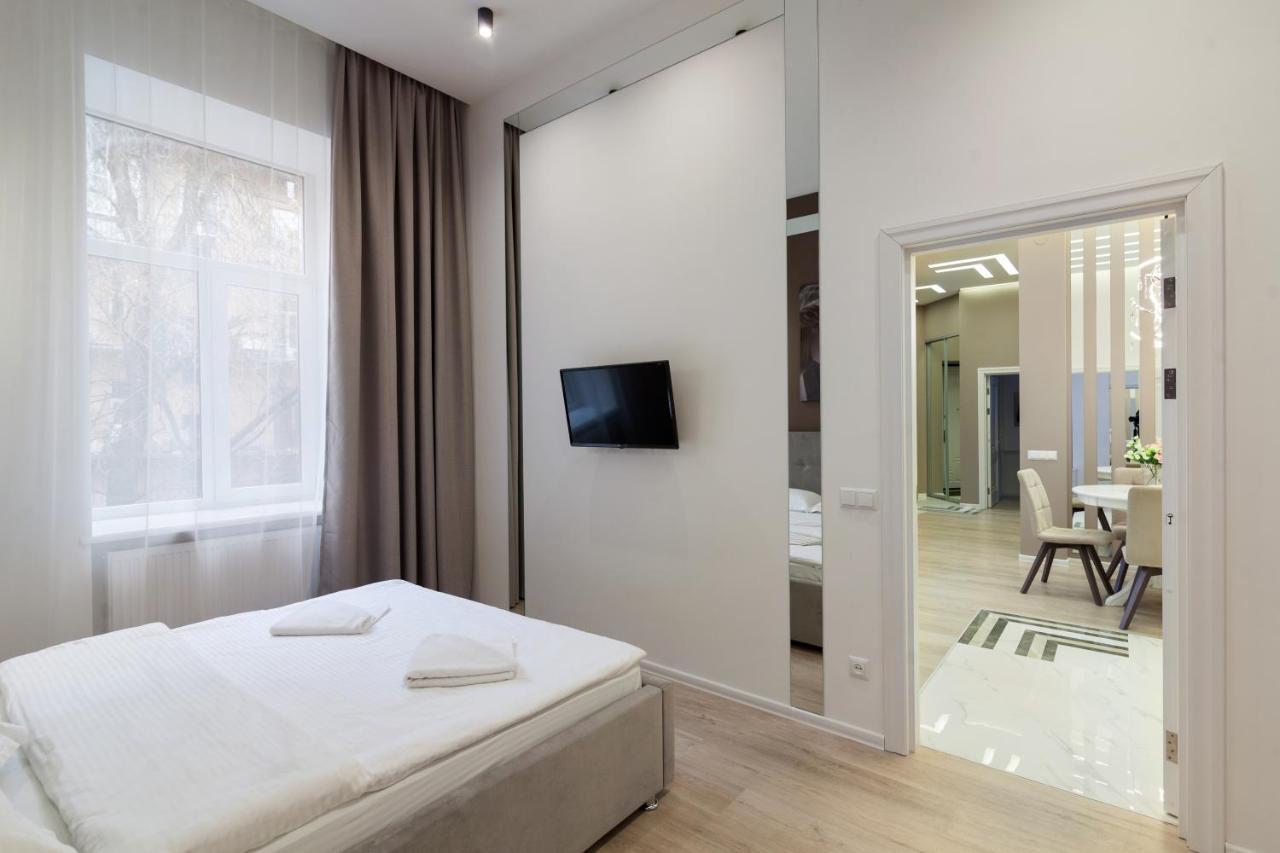 Royal Stylish Apartment In The Old City Lviv Ngoại thất bức ảnh