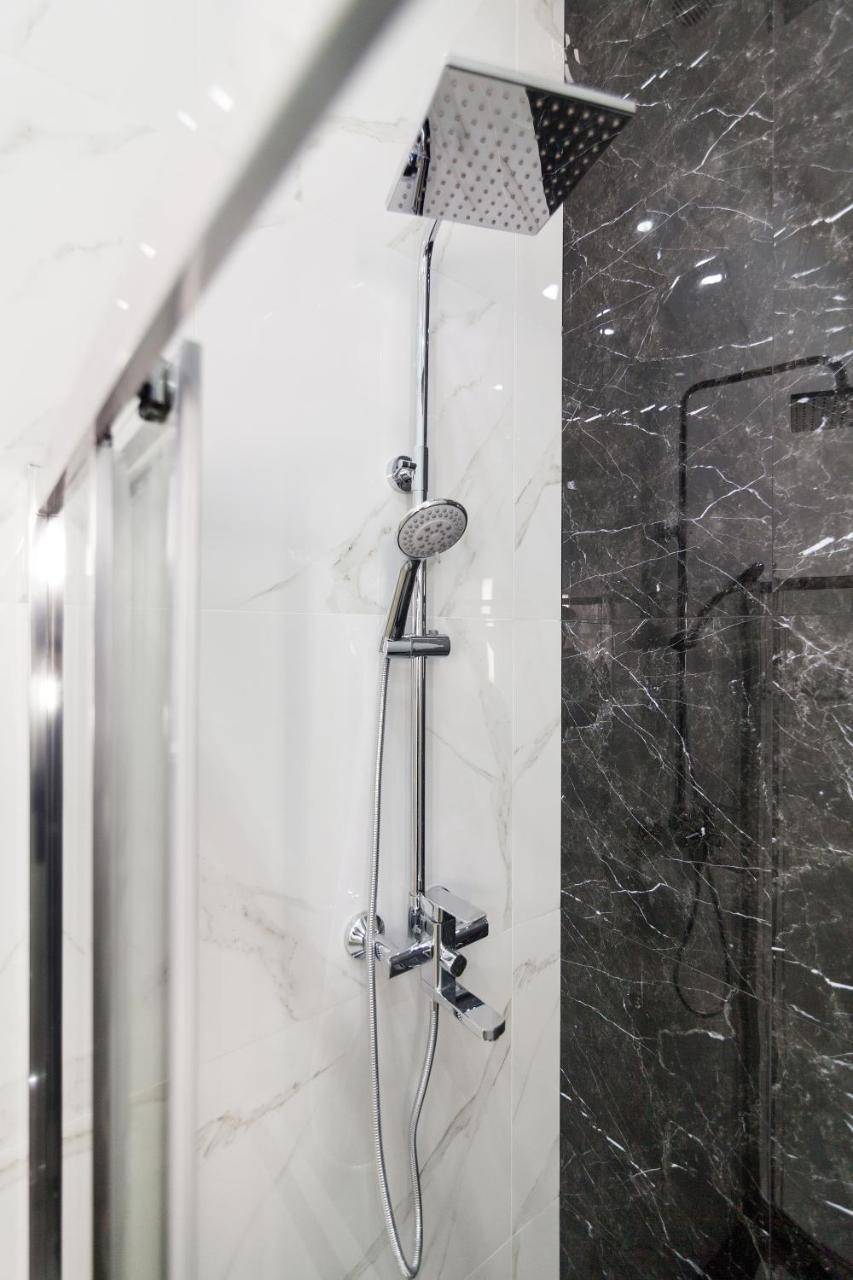 Royal Stylish Apartment In The Old City Lviv Ngoại thất bức ảnh