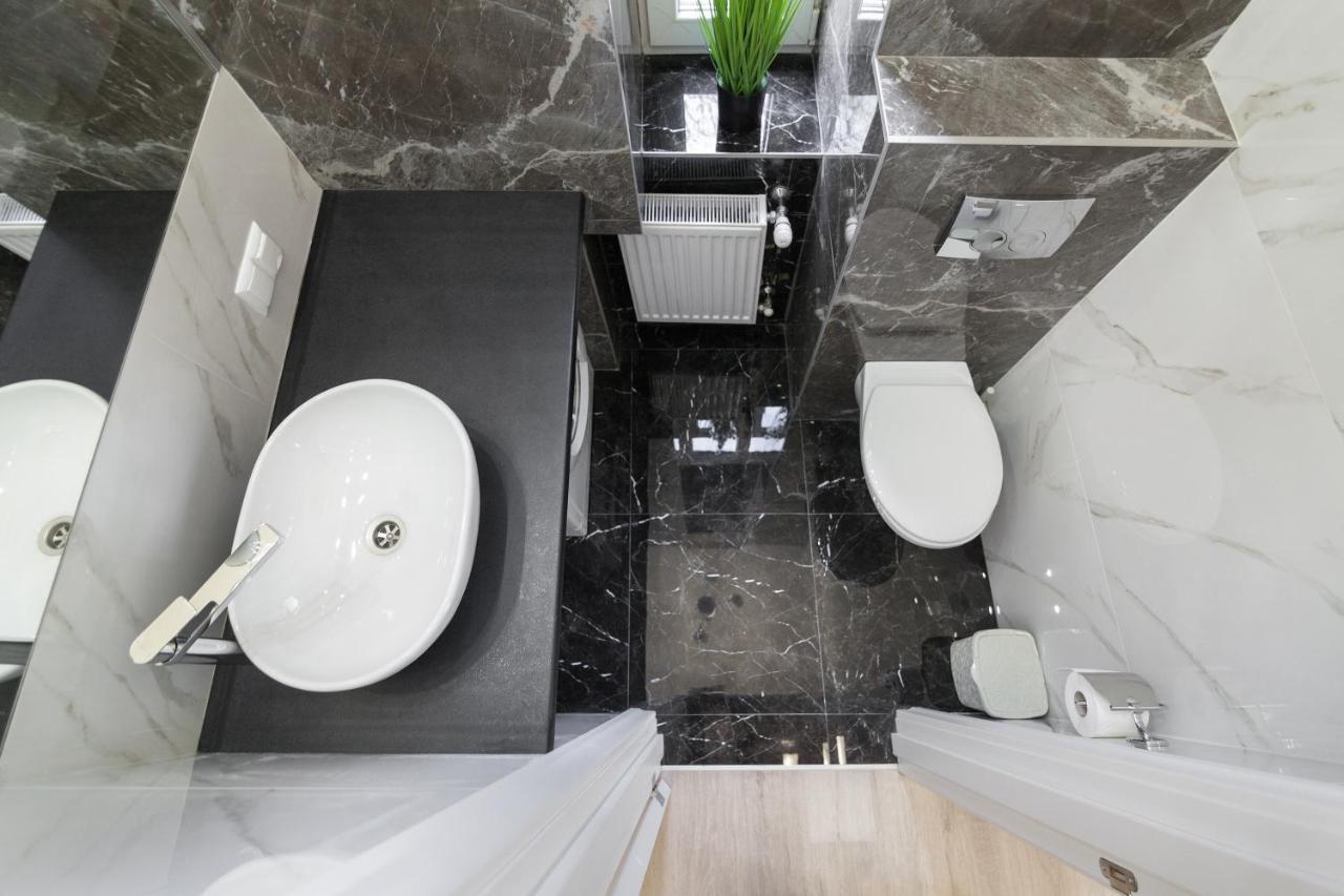 Royal Stylish Apartment In The Old City Lviv Ngoại thất bức ảnh
