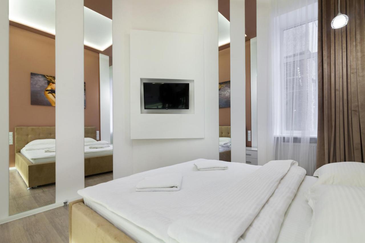 Royal Stylish Apartment In The Old City Lviv Ngoại thất bức ảnh
