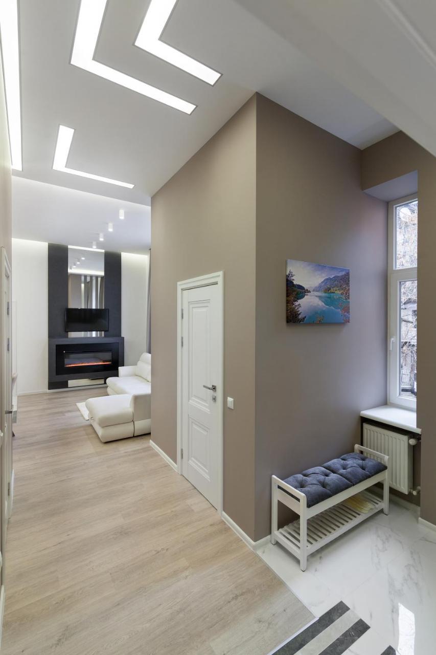 Royal Stylish Apartment In The Old City Lviv Ngoại thất bức ảnh