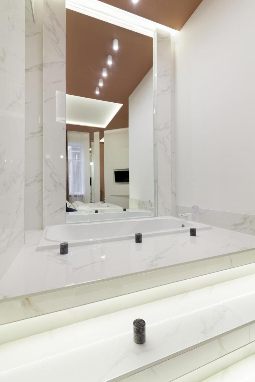 Royal Stylish Apartment In The Old City Lviv Ngoại thất bức ảnh