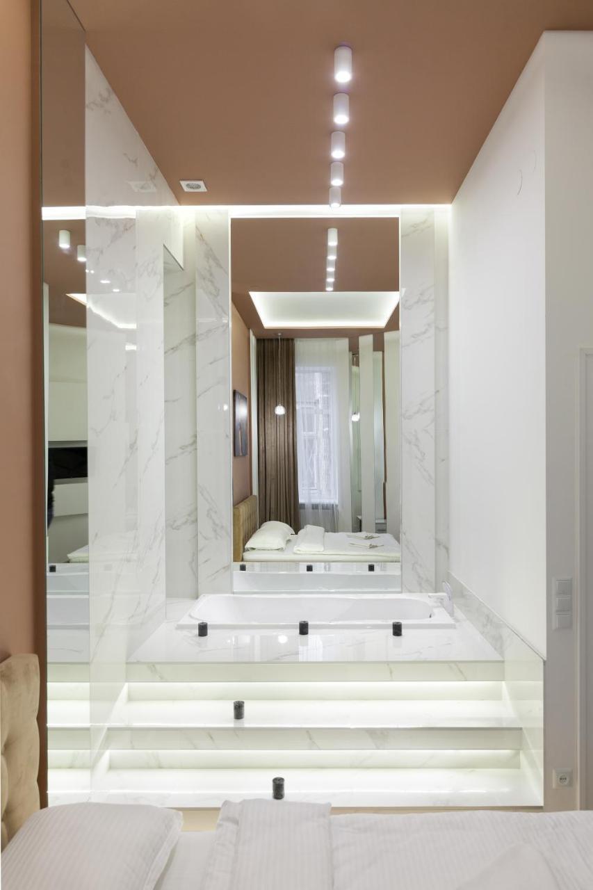 Royal Stylish Apartment In The Old City Lviv Ngoại thất bức ảnh